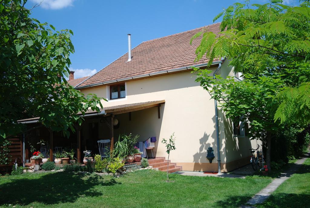 Nóra Apartman Gyula Exterior foto
